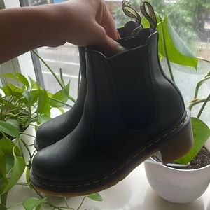 Dr. Marten’s Cadence Chelsea Boot sz 7